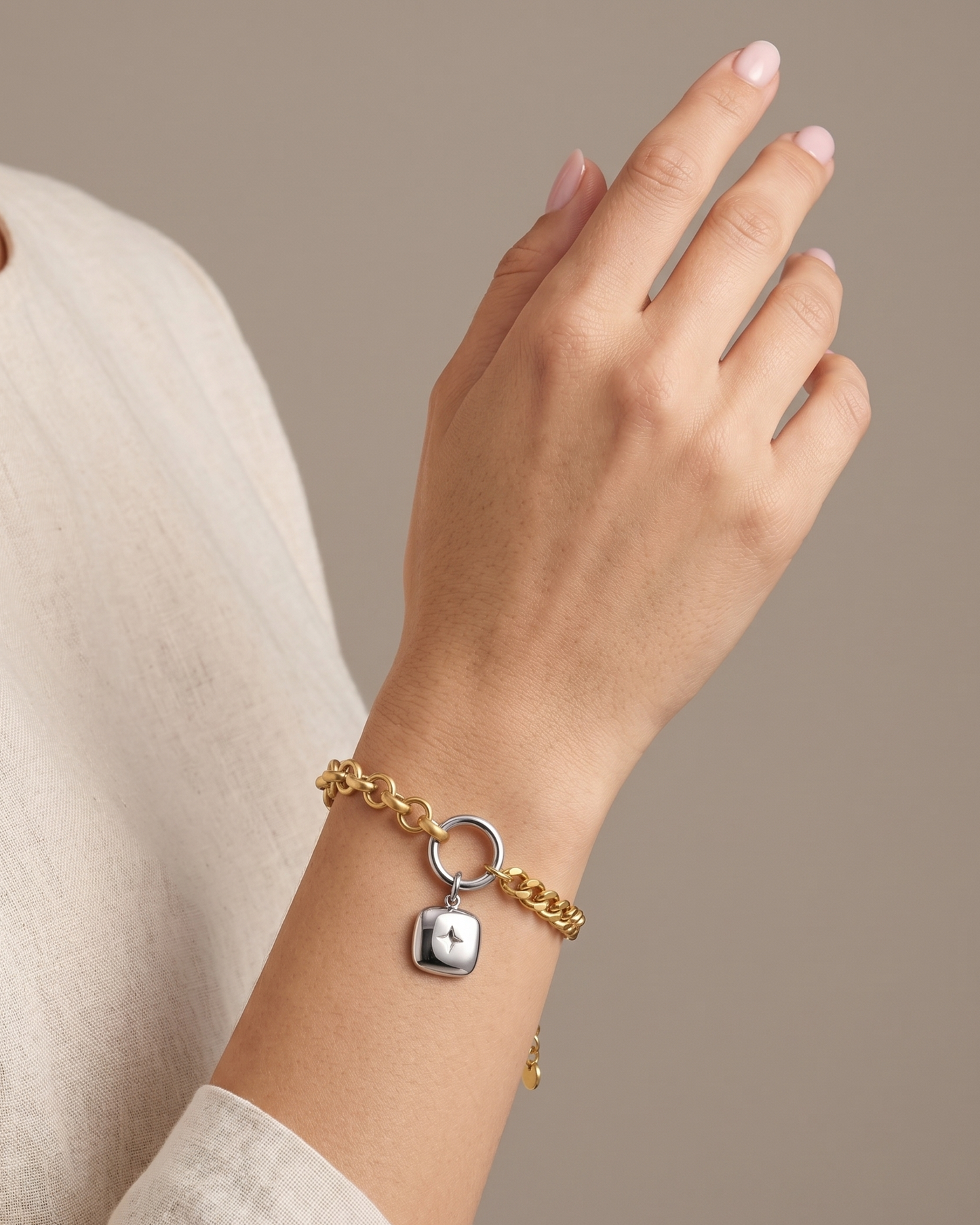 Pulsera de Eslabones Mixtos Bicolor con Medallón