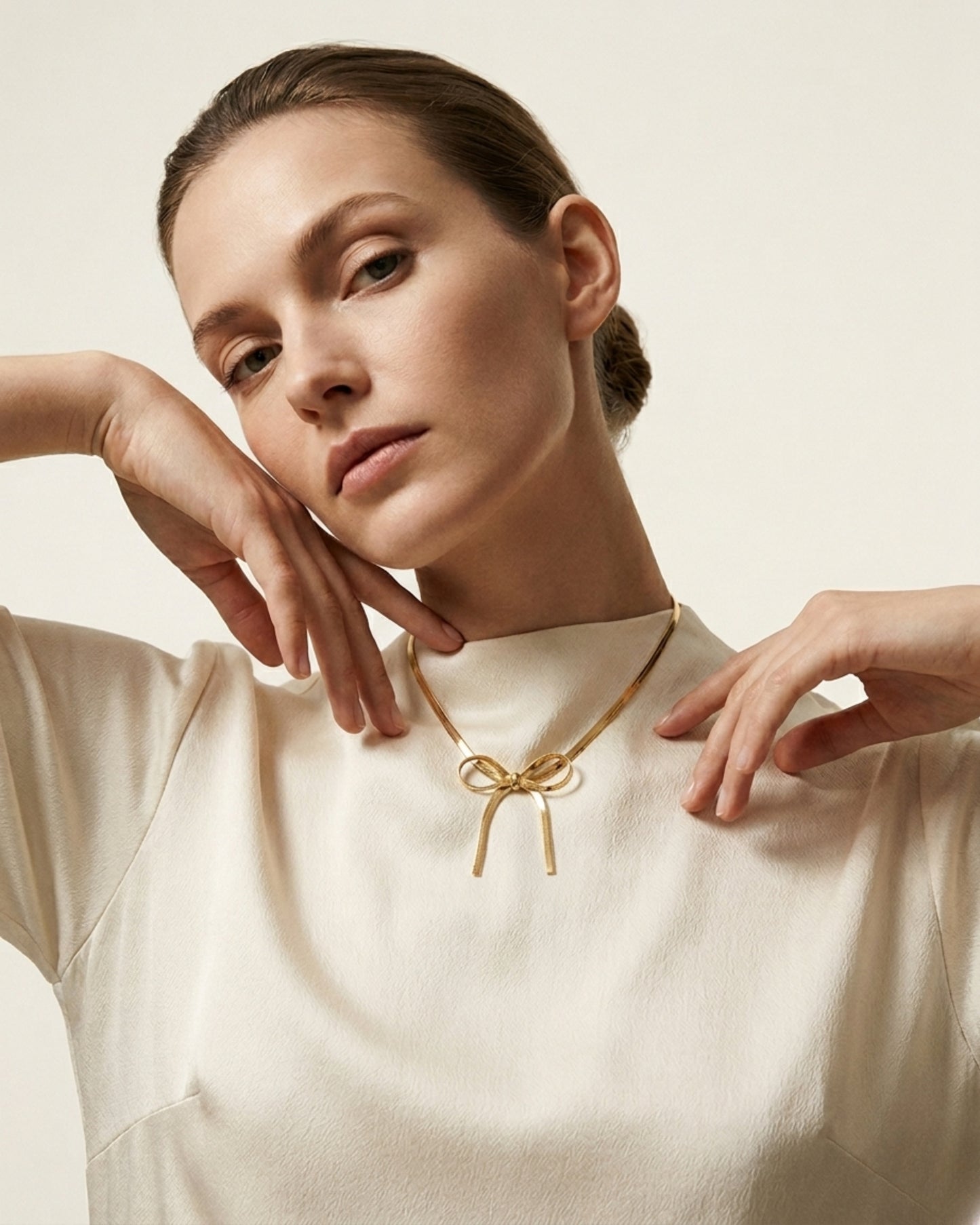 Collar de cadena de serpiente en forma de moño