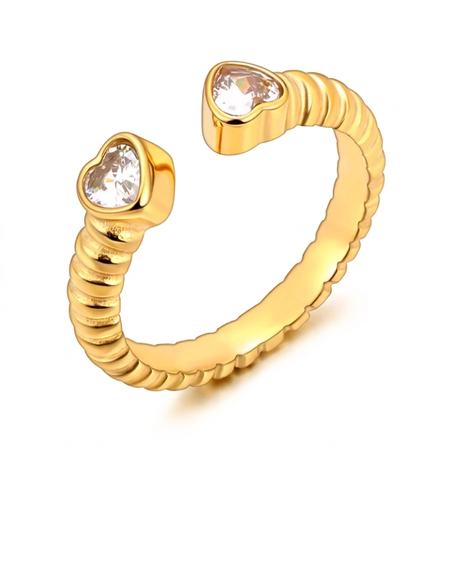 Anillo Dorado con Corazones