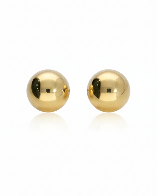 Arete tipo broquel de esfera clásica lisa en oro 10k