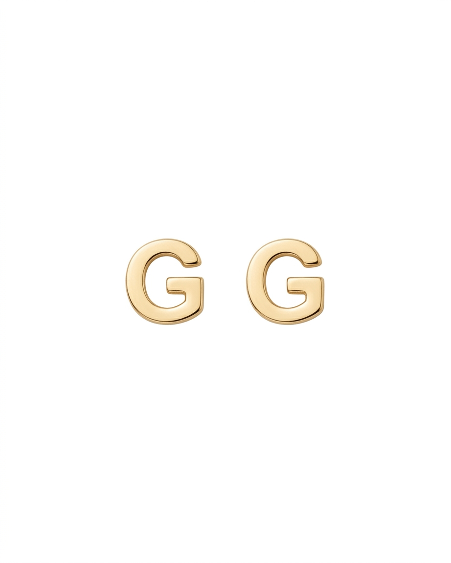 Arete tipo broquel de inicial "G" miniatura en oro 10k