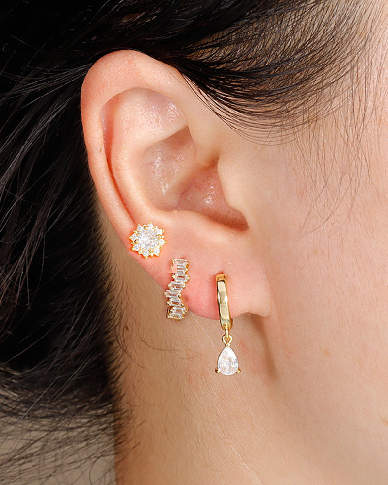 Conjunto de aretes de zirconia en colores azul y rosa, tipo huggie y studs