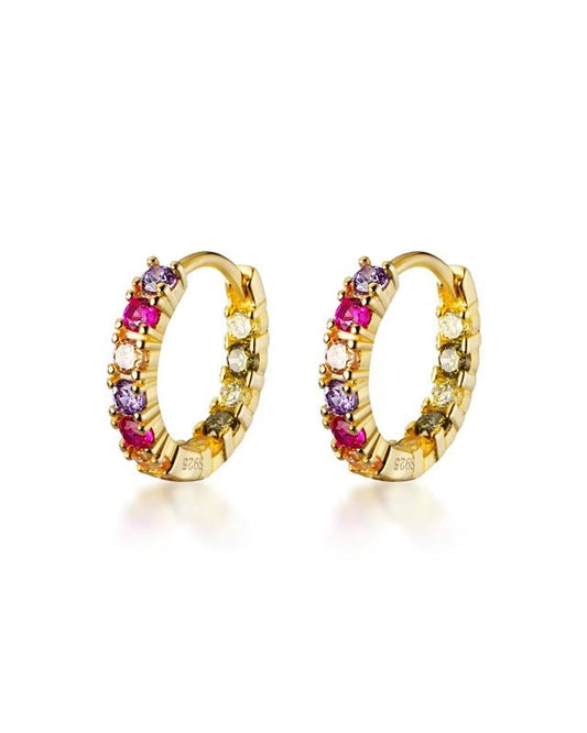 Aretes tipo huggies con zirconias de colores