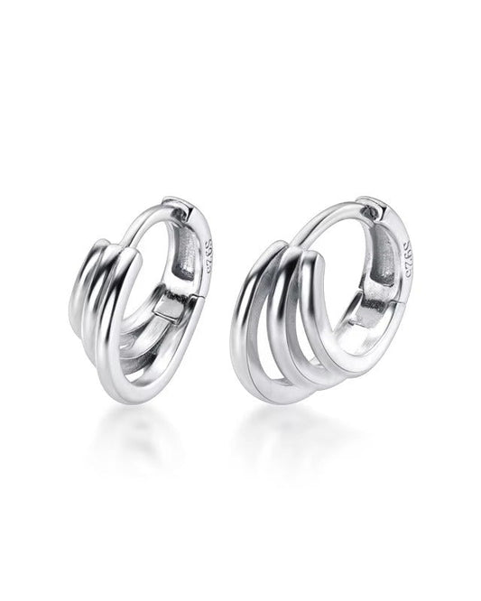 Aretes tipo huggies varios aros color plateado