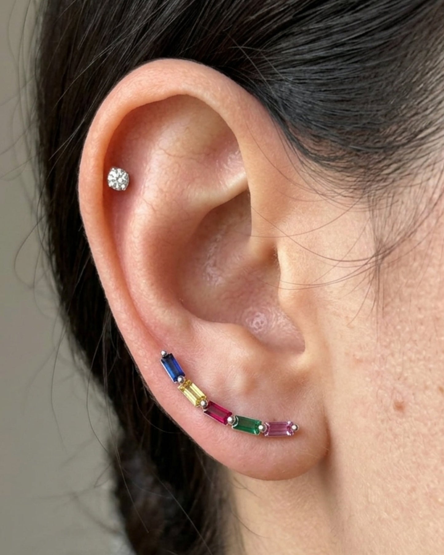 Aretes trepadores con cristales multicolor en plata