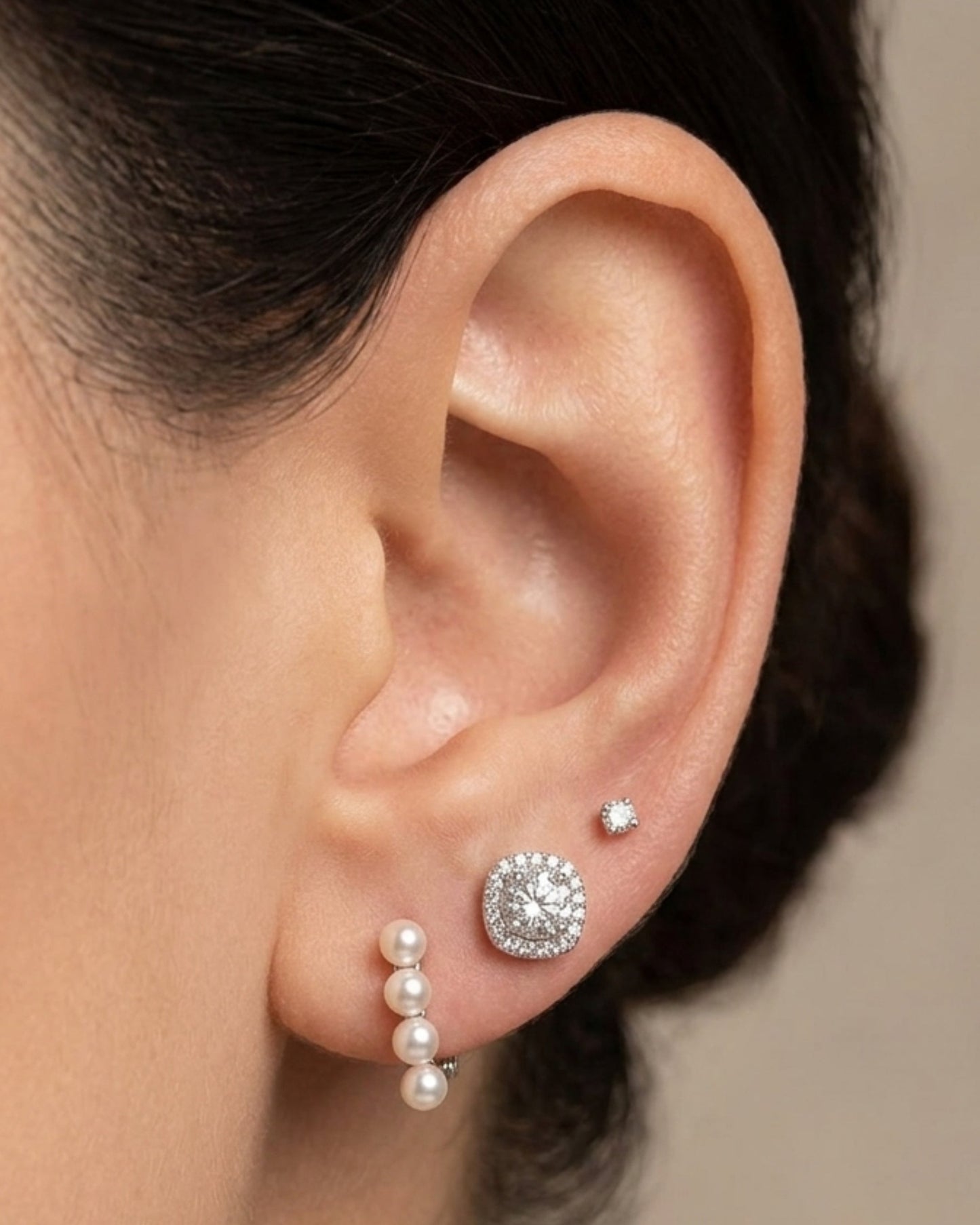 Broqueles de circonia central con halo de micro-pavé en plata