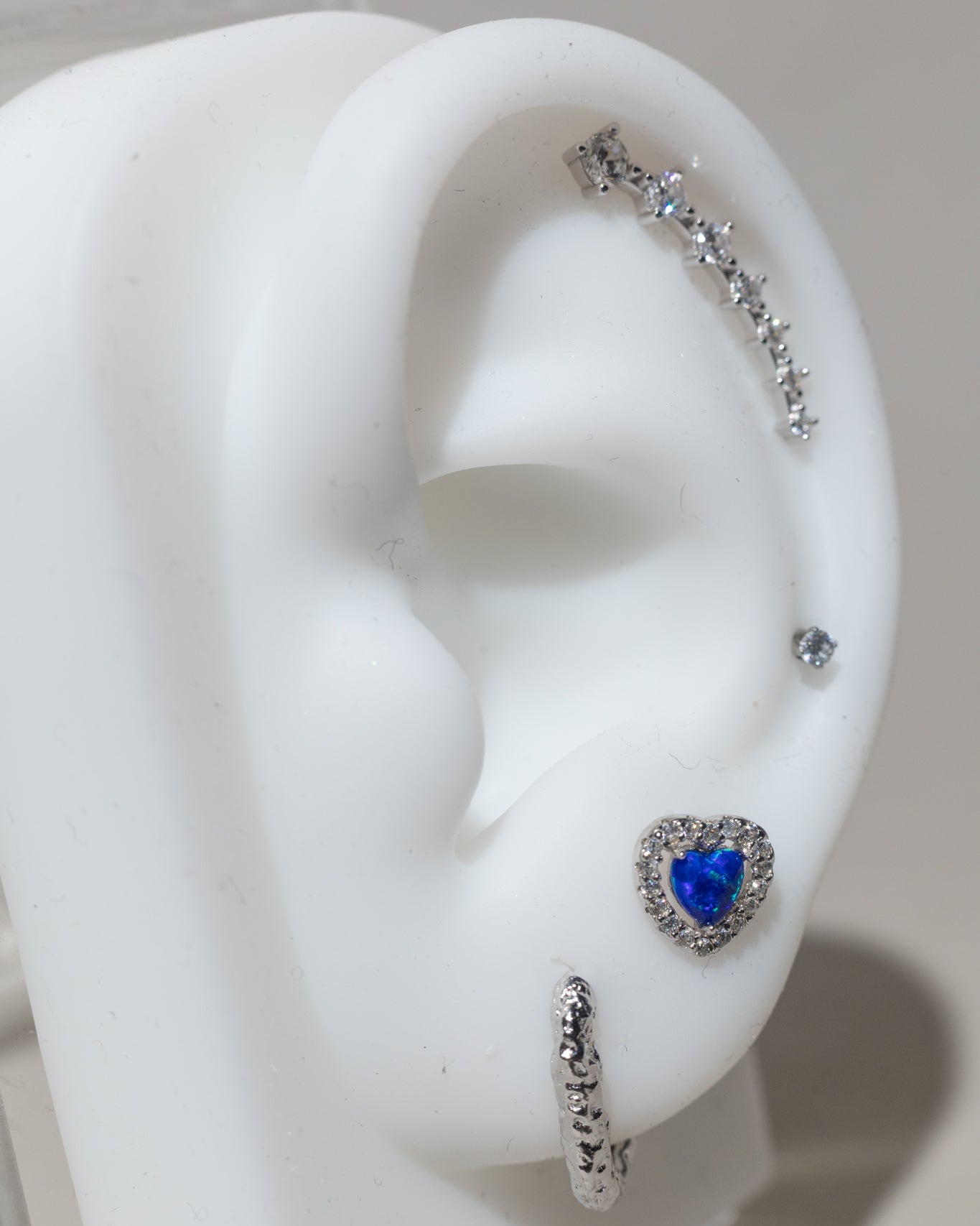 Arracadas ovaladas con textura martillada en plata