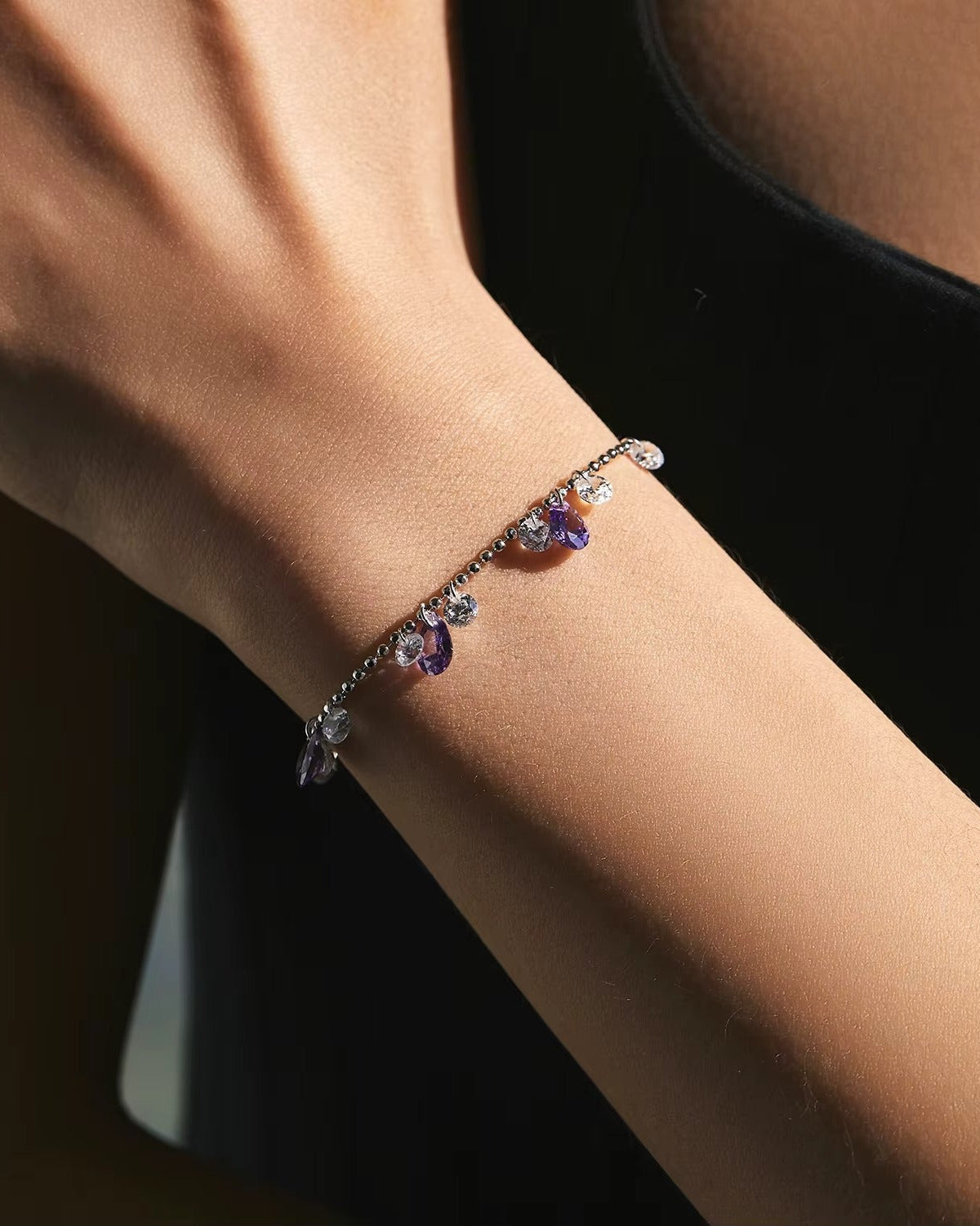 Pulsera con circonias de eslabones color plateado