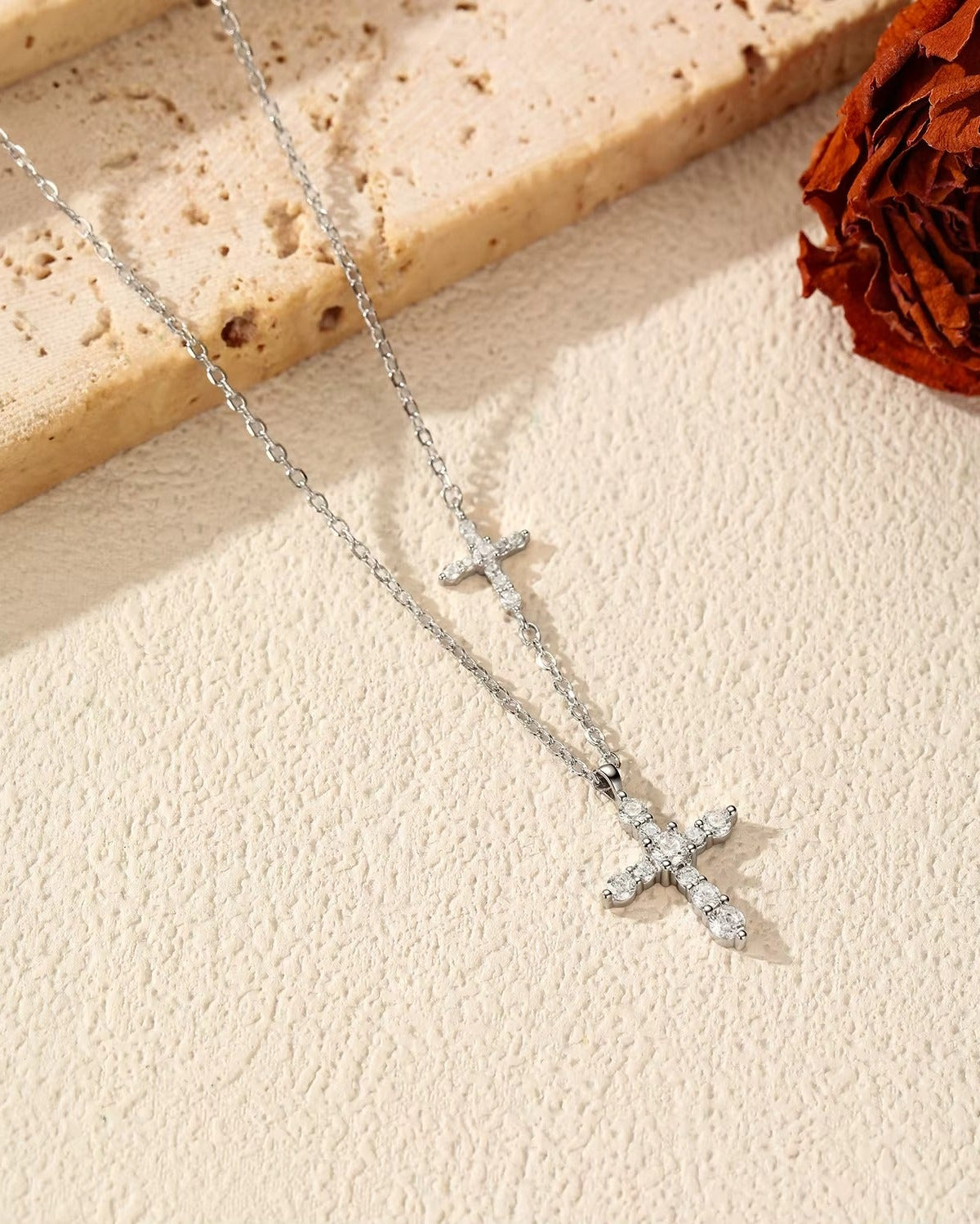 Collar de Cadena con Dije de Cruz Doble