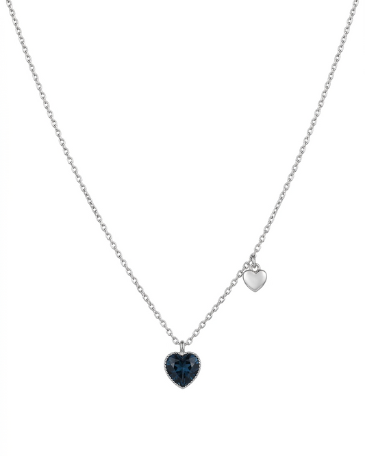 Collar de corazón en cristal azul medianoche con dije pequeño de corazón