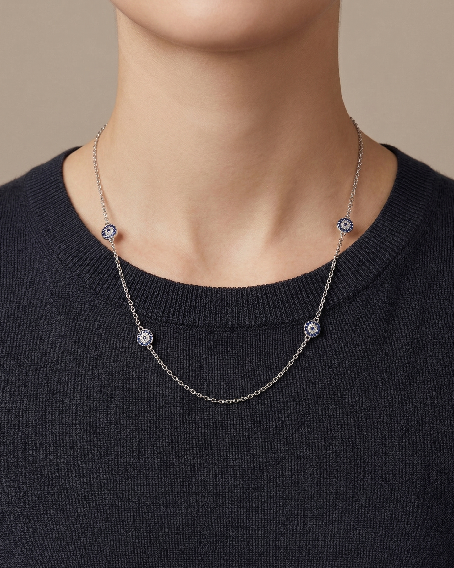 Collar de estaciones con ojos turcos