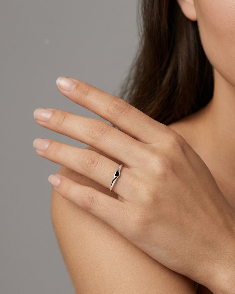 Anillo con Detalle de Corazón Mini