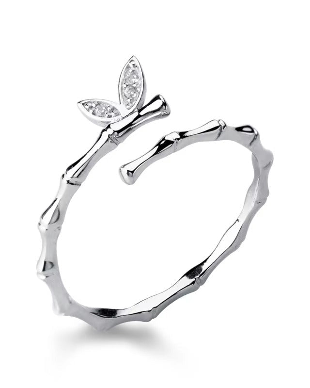 Anillo ajustable con mariposa color plateado