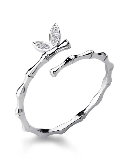 Anillo ajustable con mariposa color plateado