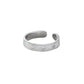 Anillo ajustable con diseño de corazones color plateado