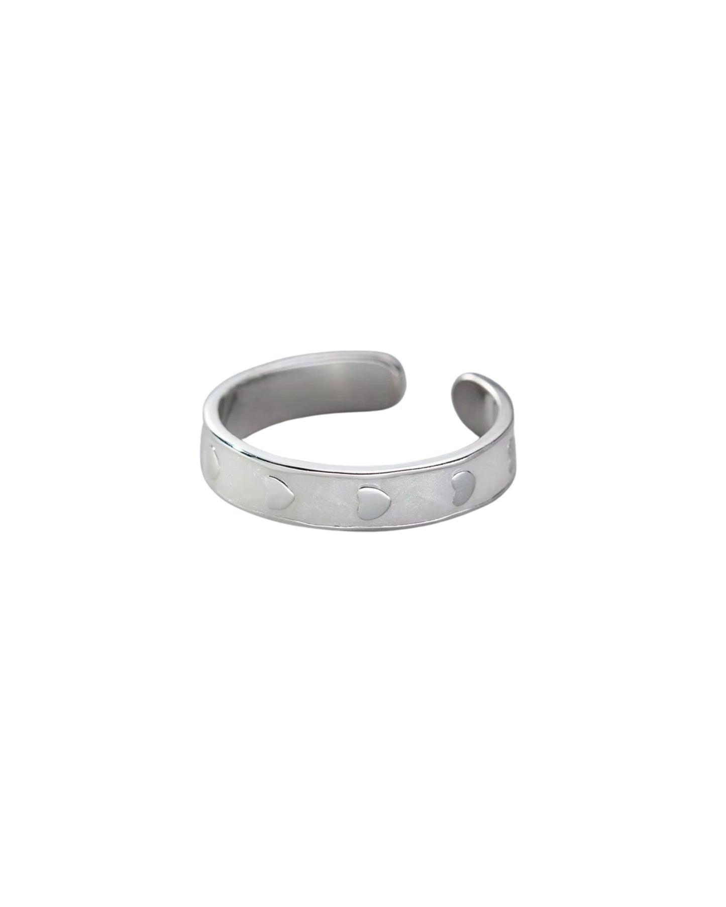 Anillo ajustable con diseño de corazones color plateado
