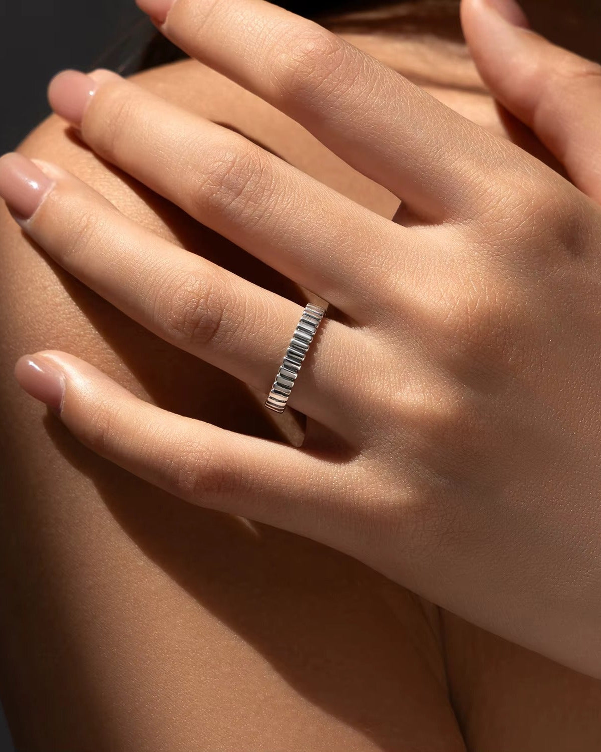 Anillo Texturizado Estilo Líneas