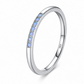 Anillo Delicado con Circonias Celestes