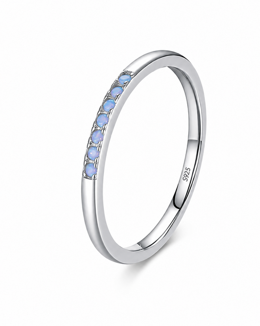 Anillo Delicado con Circonias Celestes