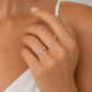 Anillo Abierto Asimétrico con Circonia Redonda y Baguette