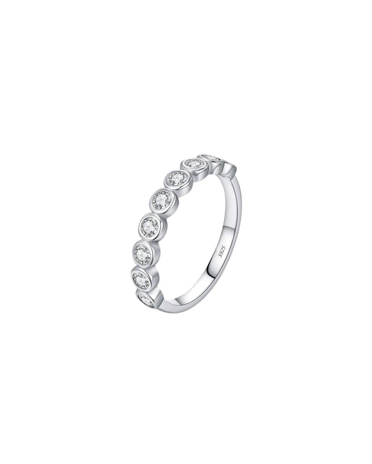 Anillo Tipo Eternity con Circonias en Engaste de Bisel