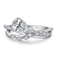 Anillo de Compromiso con Diamante en Corte Pera y Banda Dividida