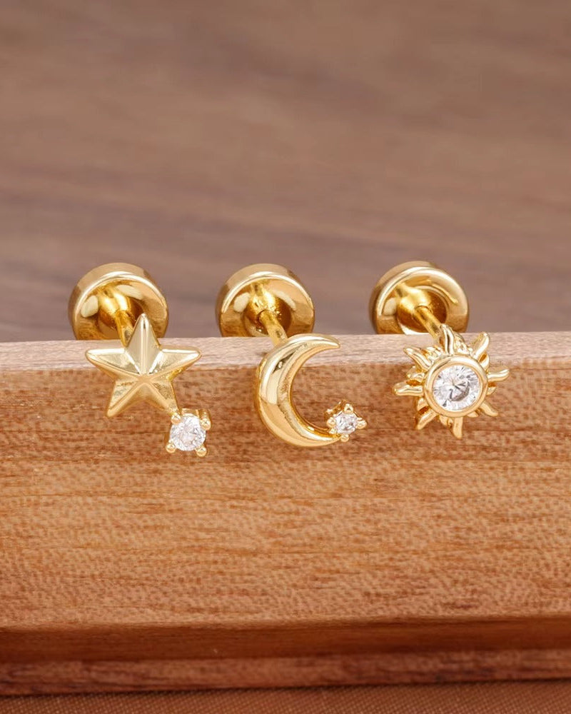 Studs dorados con forma de estrellas y luna