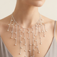 Collar Babero de Cadenas Colgantes con Detalles de Circonias