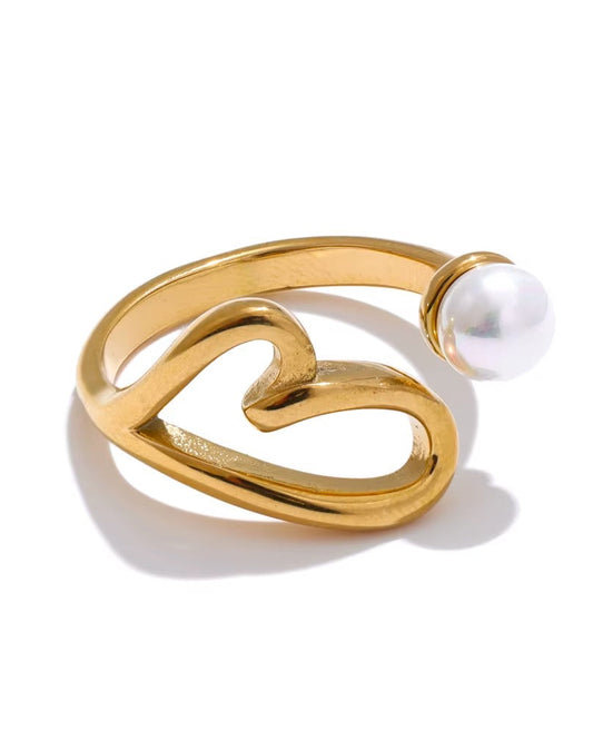 Anillo Abierto de Corazón Asimétrico con Perla en Tono Dorado