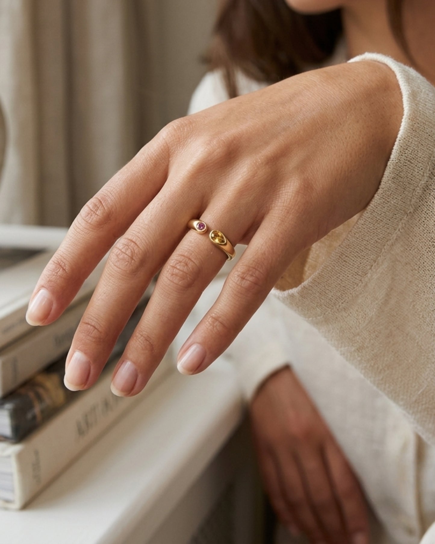 Anillo Abierto con Gemas