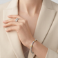 Pulsera con diseño de estrellas, bicolor dorado y plateado