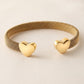 Brazalete mesh dorado con terminales de corazón