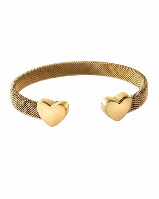 Brazalete mesh dorado con terminales de corazón