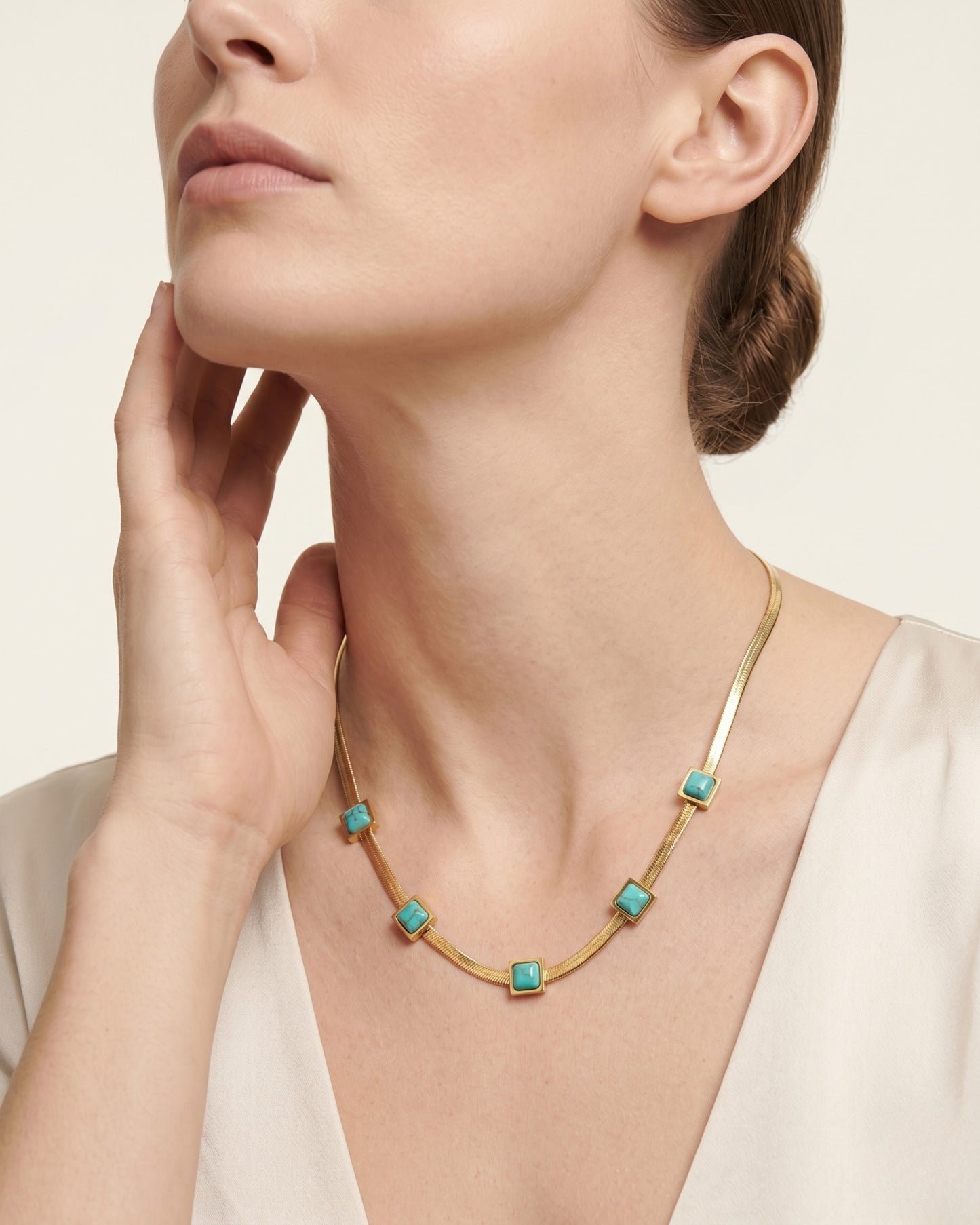 Collar snake con dijes turquesa