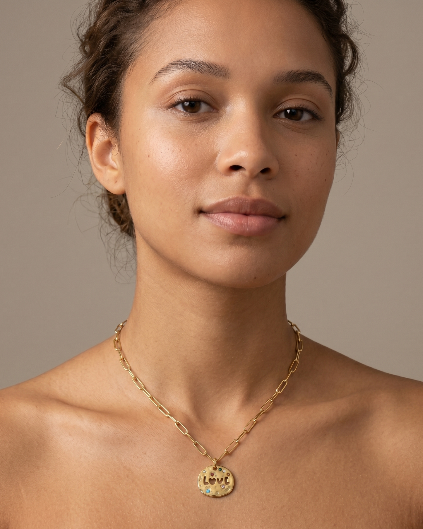 Collar de Eslabones con Medallón Love