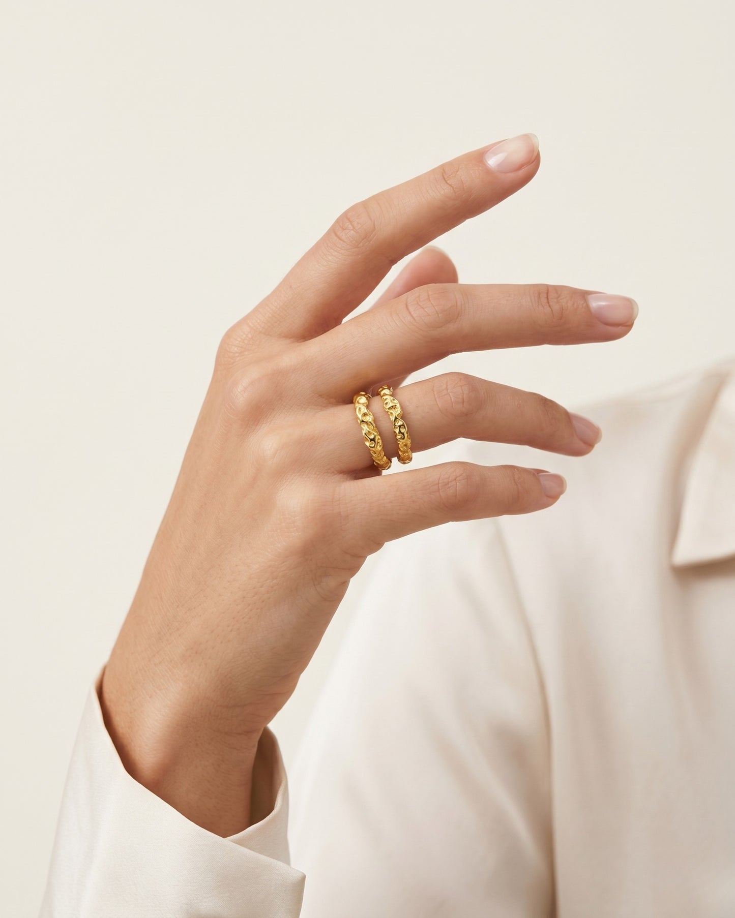 Anillo de doble banda con textura