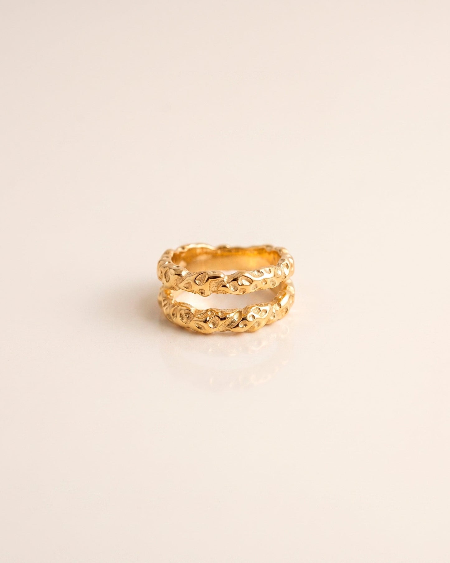 Anillo de doble banda con textura