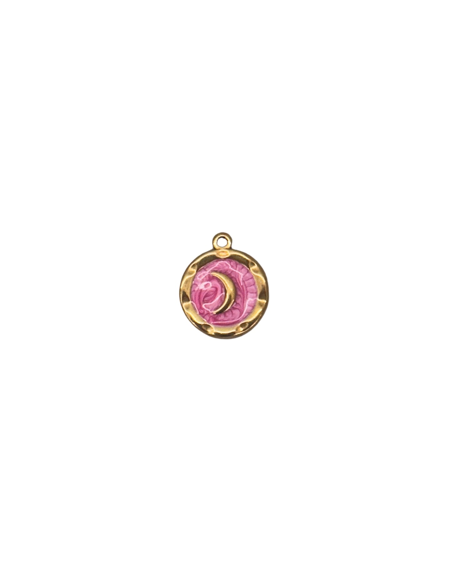 Dije de moneda con esmalte rosa y media luna en dorado