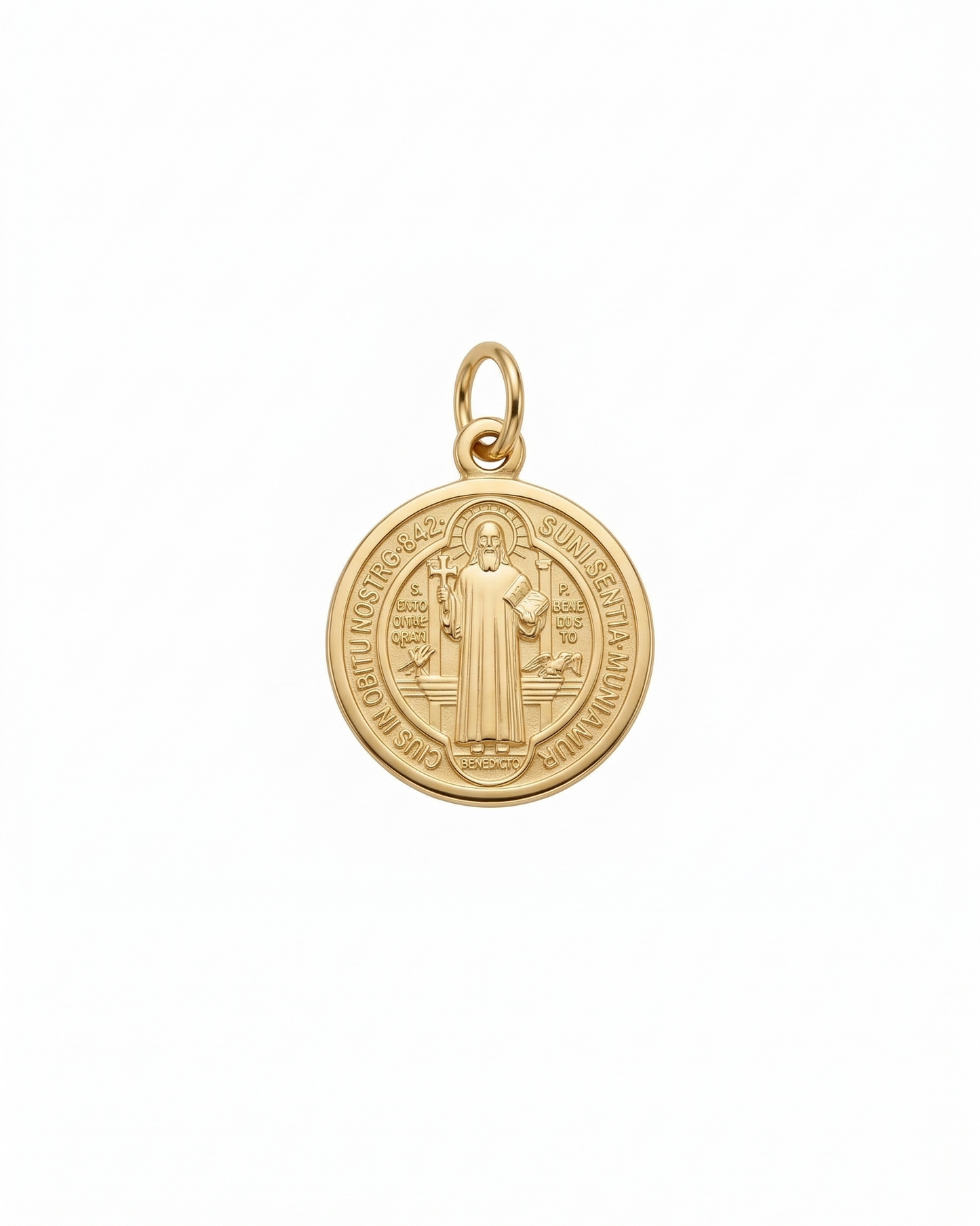 Medalla de San Benito con inscripciones en relieve en oro
