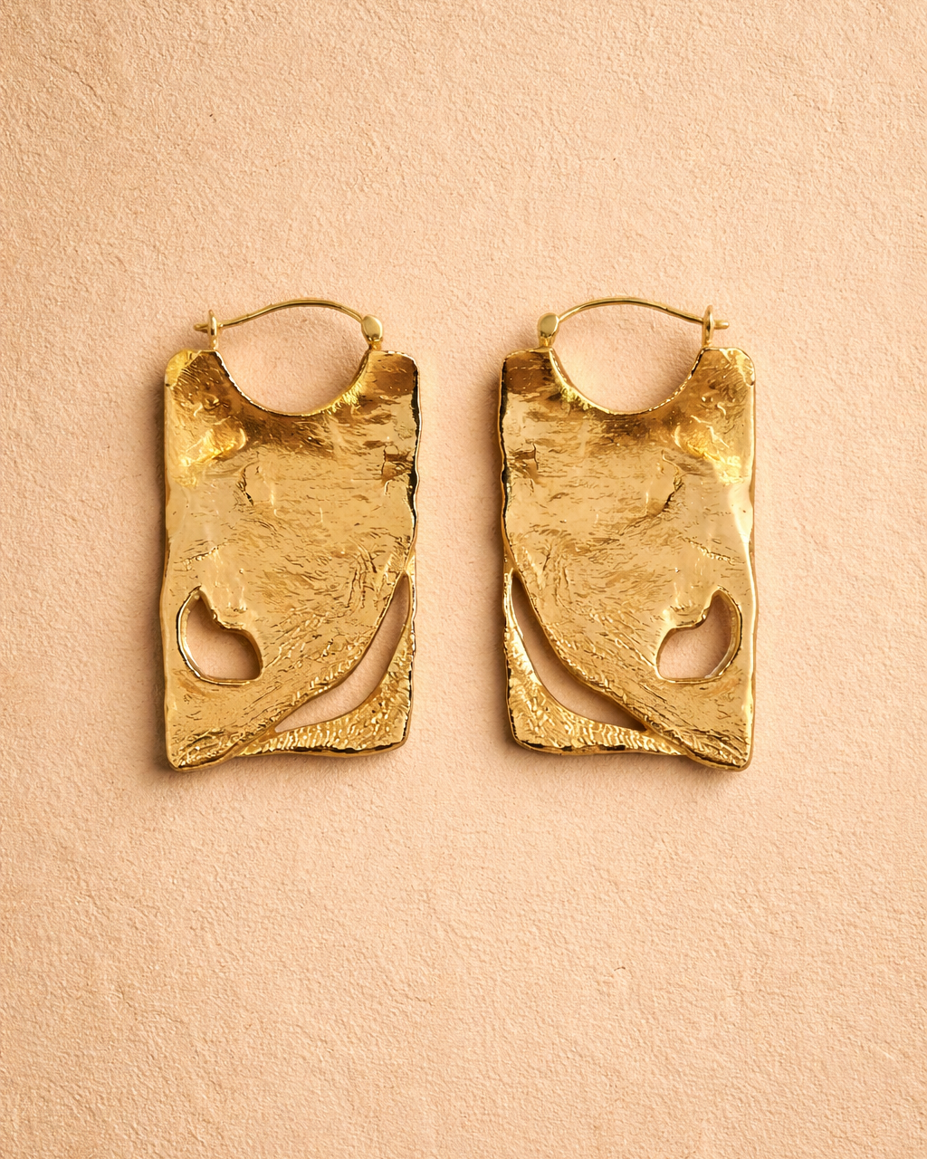 Aretes rectangulares con textura martillada