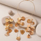 Set de collar y aretes golden bloom con textura lineal