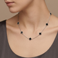 Collar de estaciones con tréboles de ónix negro