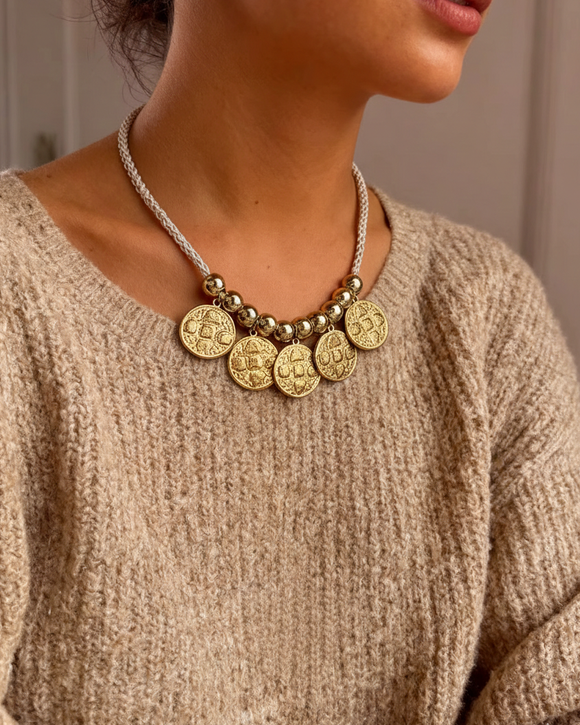 Collar chunky dorado con colgantes
