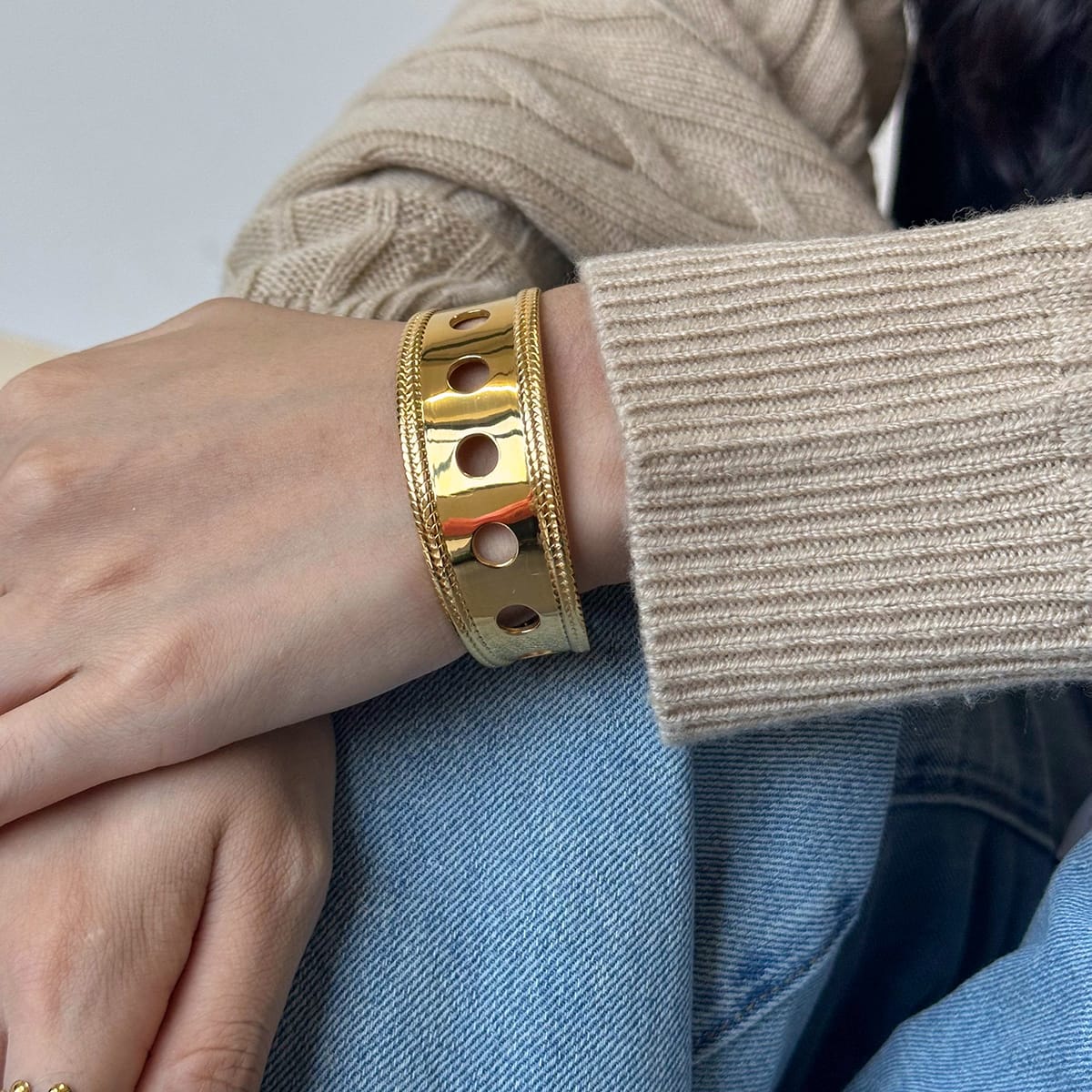 Elaura Hollow Bracelet