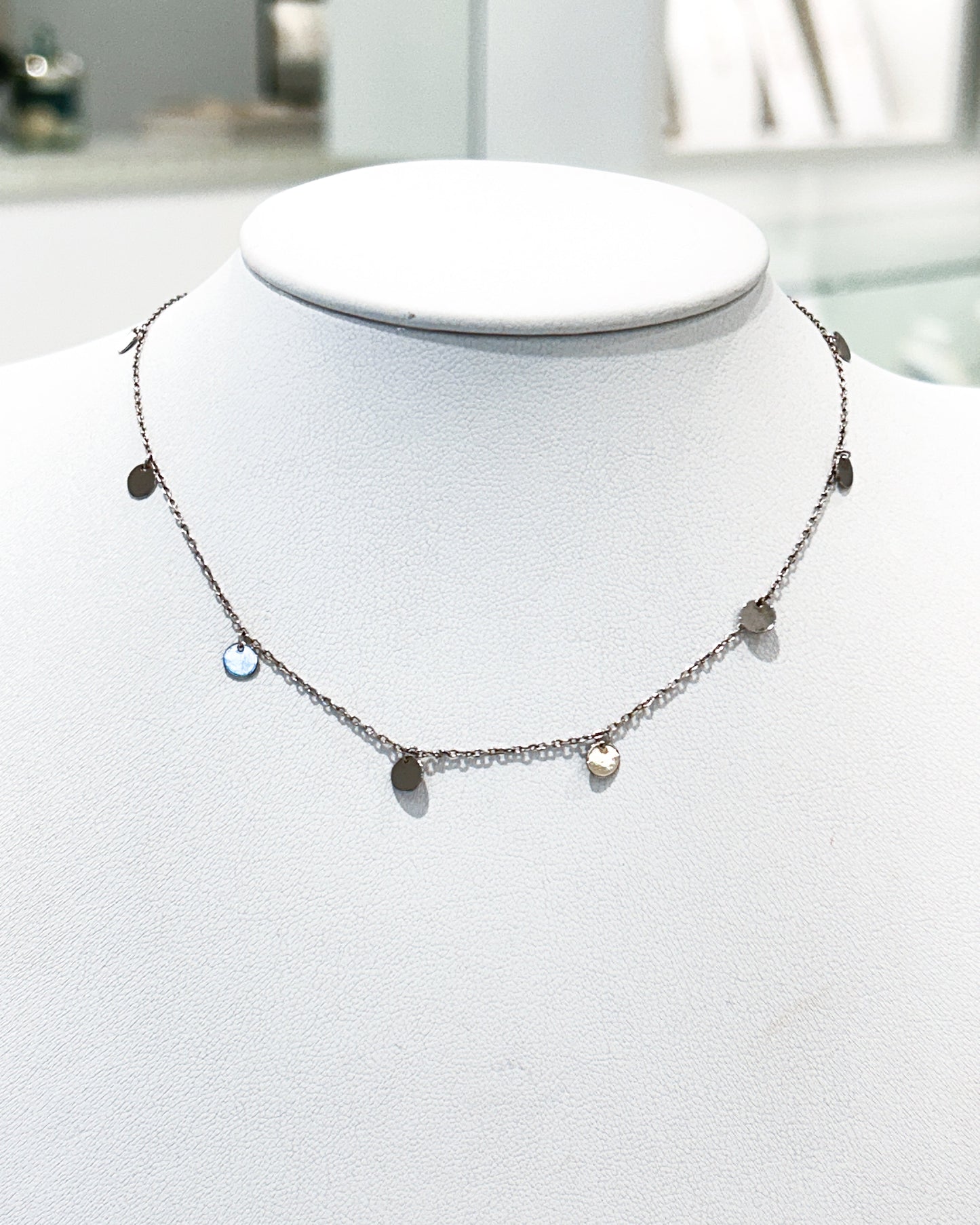 Collar de estaciones con discos lisos