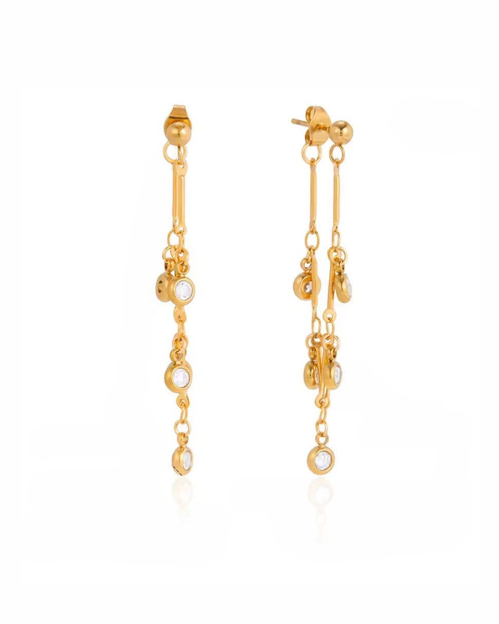 Aretes largos de cascada con cristales