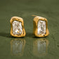 Aretes de marco dorado con zirconia en corte esmeralda