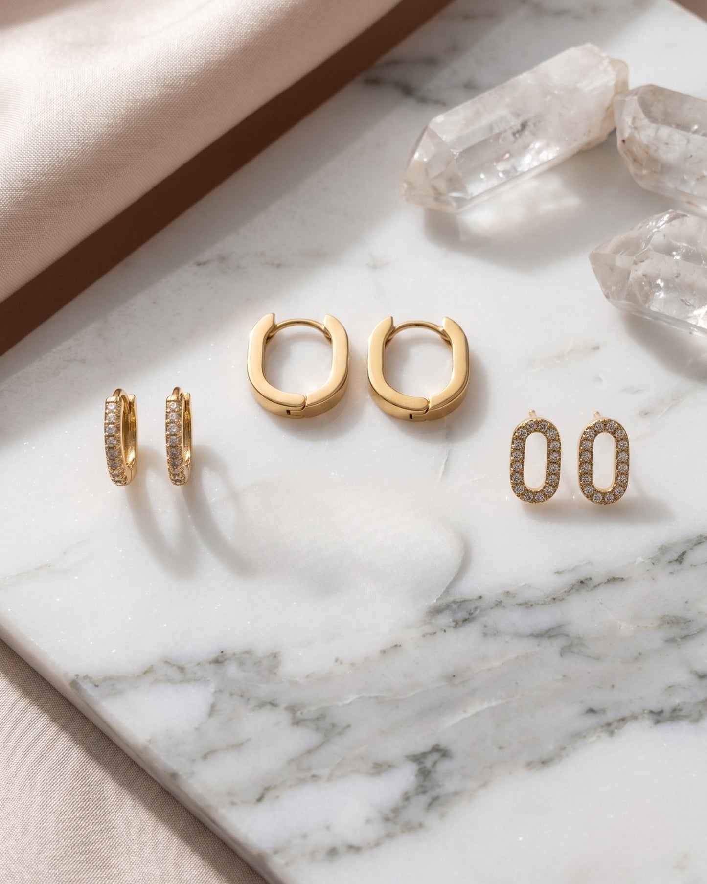Set de aretes trio geometric con incrustaciones de cristales