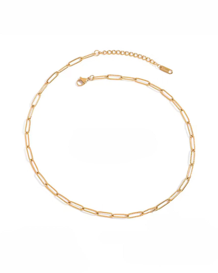 Gargantilla paperclip con textura en relieve