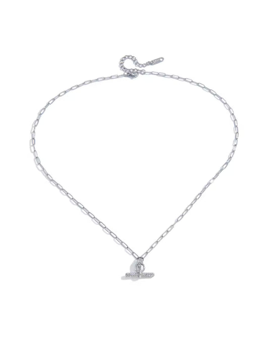 Collar Plateado de Eslabones Finos con Charm de Barra
